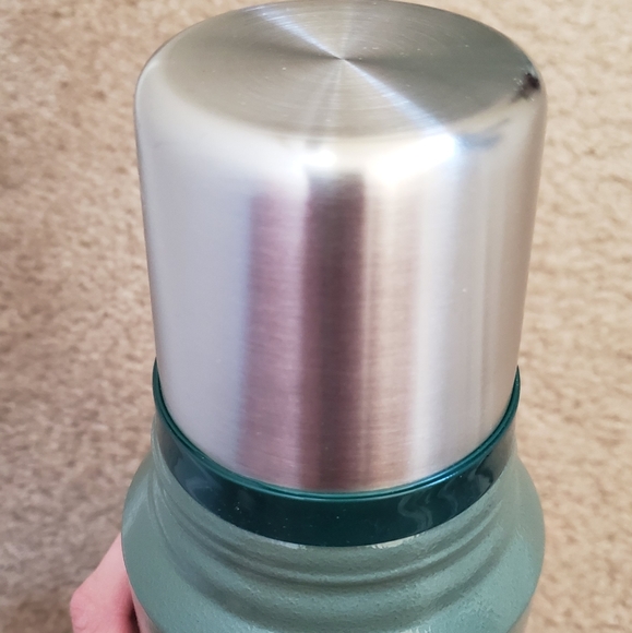 Stanley Green Thermos (1L) - Picture 4 of 5